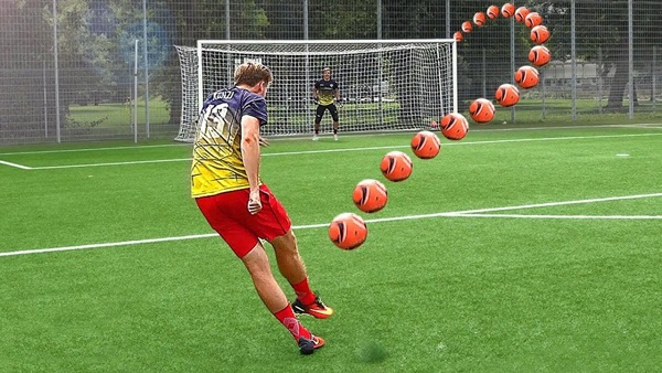 Các Biến Thể Kỹ Thuật Sút Cong Trong Bóng Đá